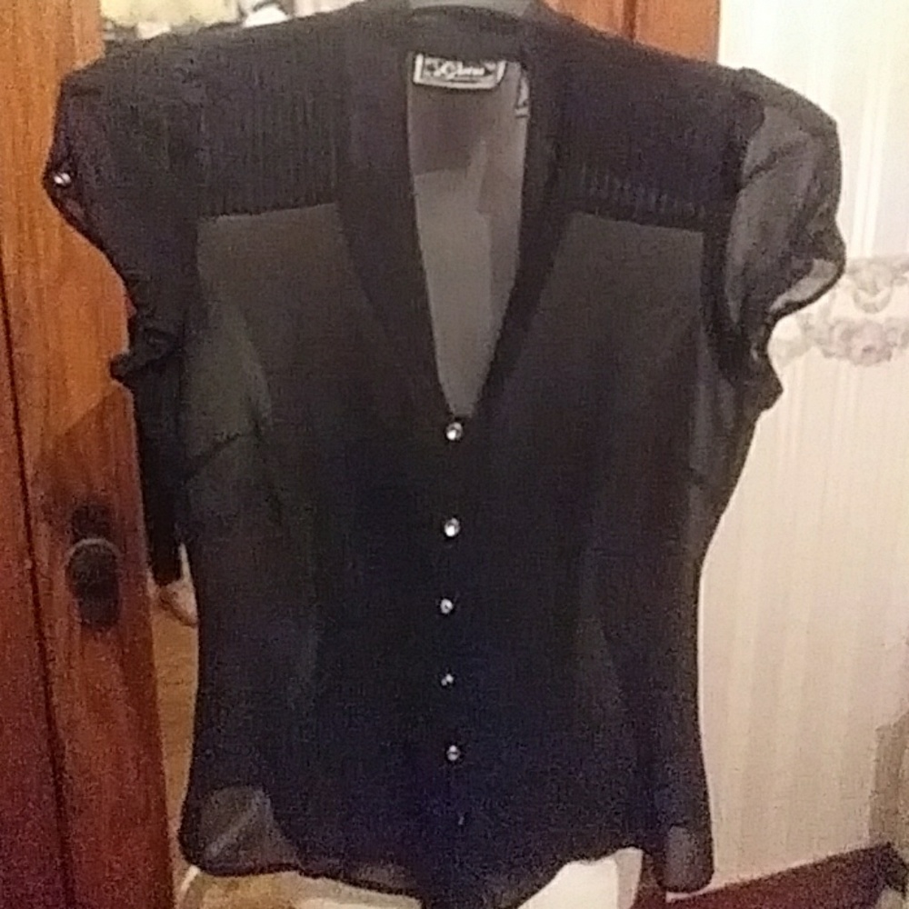 Sexy Guess Blouse size small. Detailed